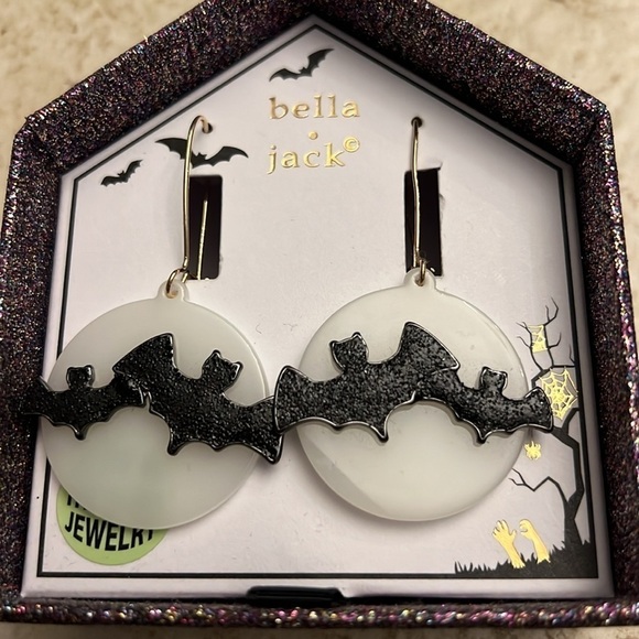 Bella & Jack glow in the dark jewelry Halloween bats earrings - Picture 3 of 6